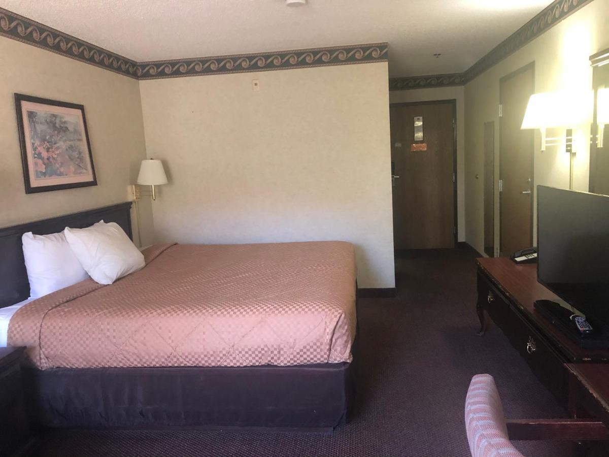 אל פאסו Econo Lodge Inn & Suites מראה חיצוני תמונה
