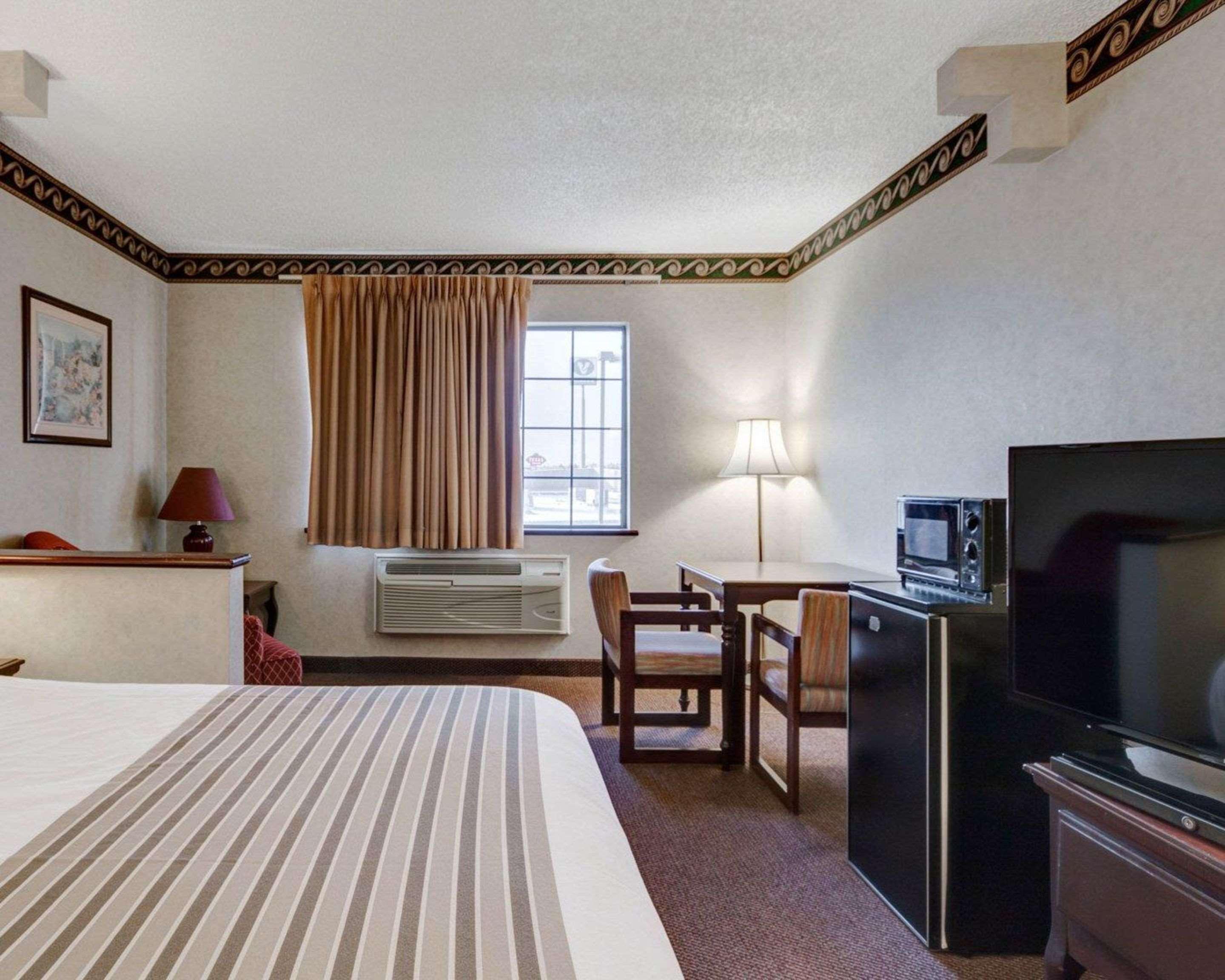 אל פאסו Econo Lodge Inn & Suites מראה חיצוני תמונה
