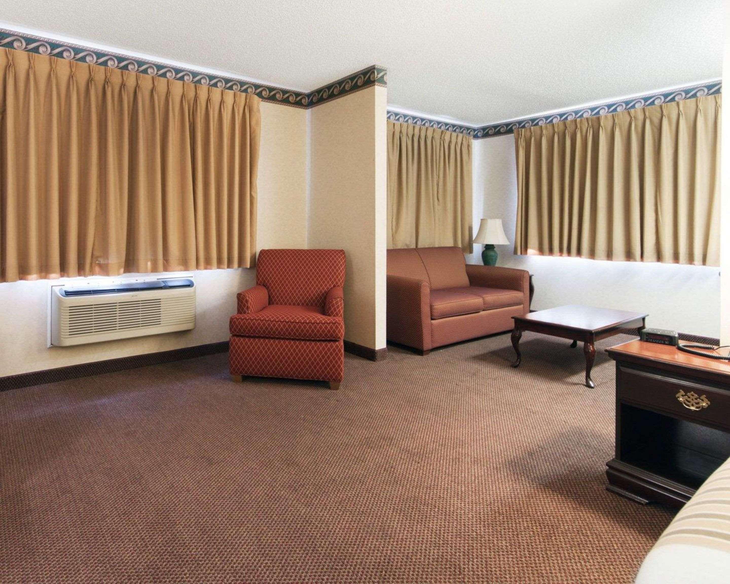 אל פאסו Econo Lodge Inn & Suites מראה חיצוני תמונה