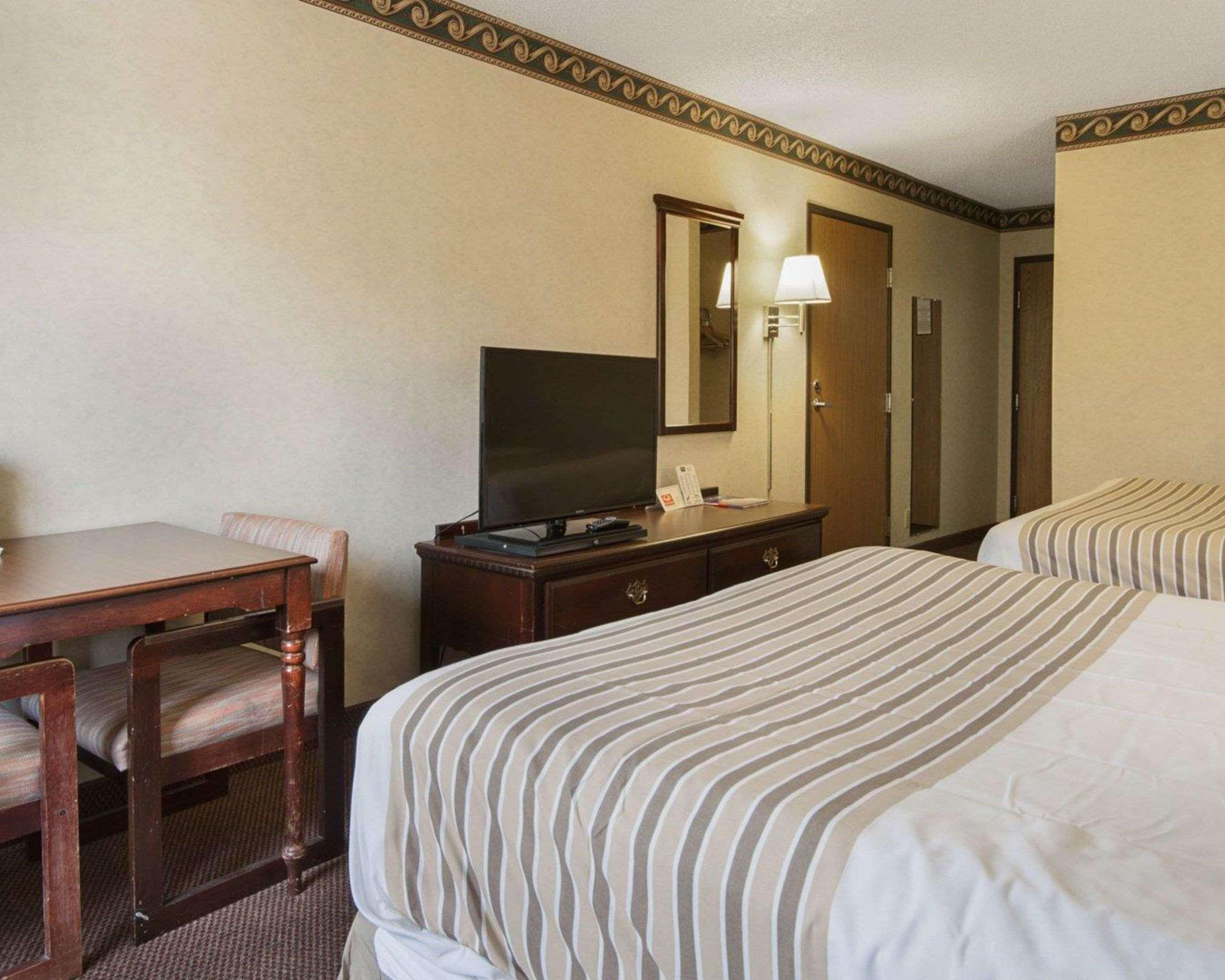 אל פאסו Econo Lodge Inn & Suites מראה חיצוני תמונה