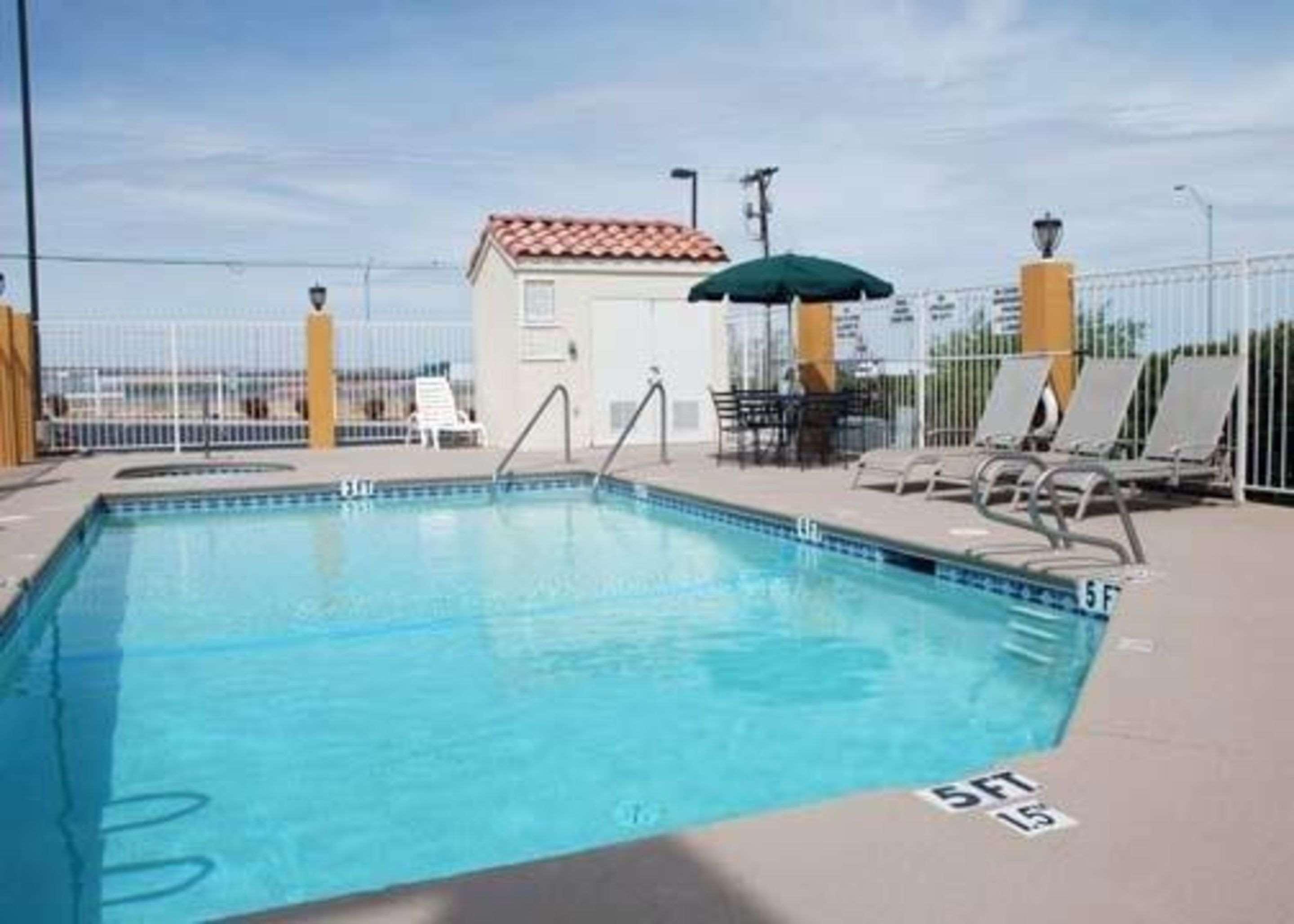אל פאסו Econo Lodge Inn & Suites מתקנים תמונה