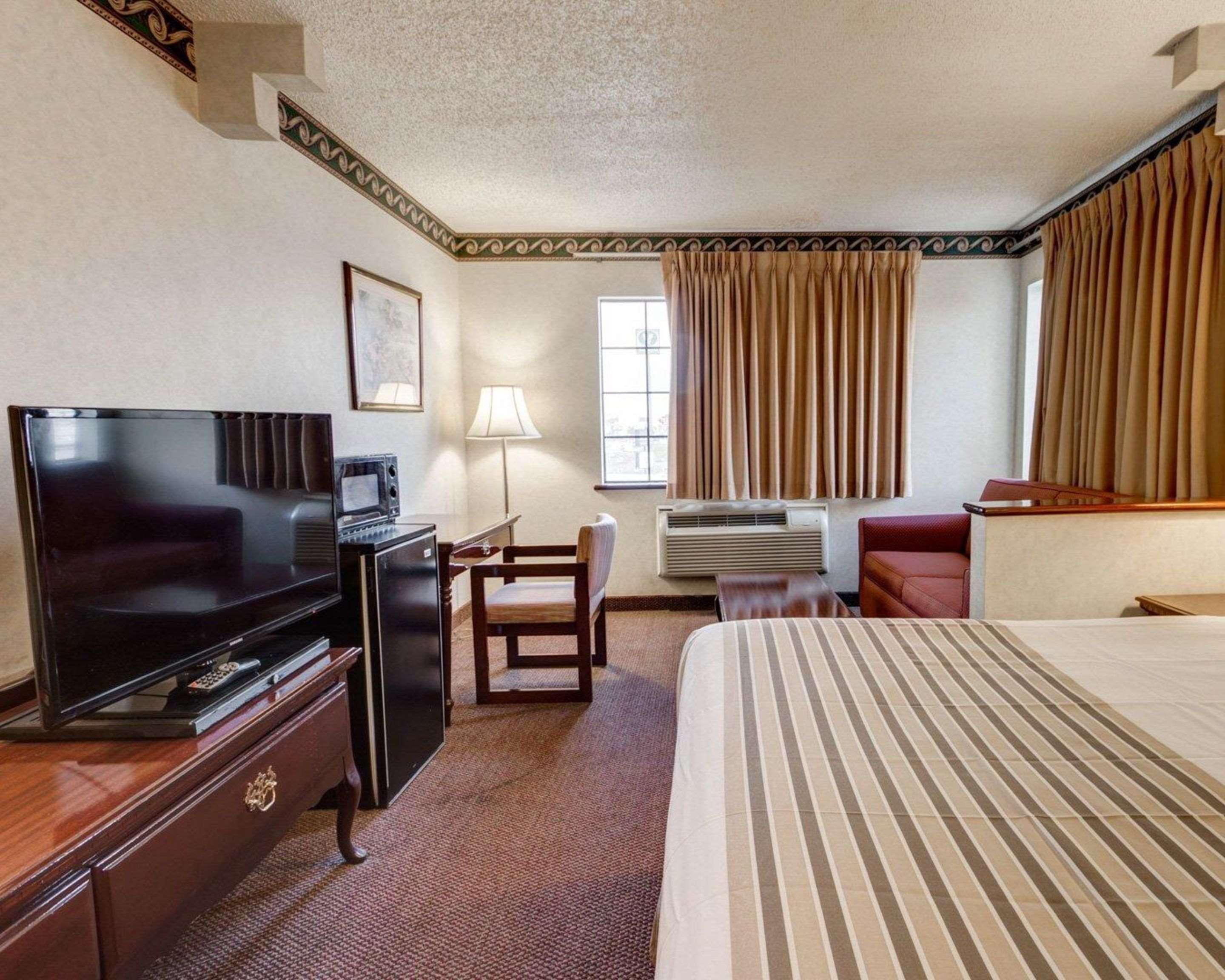 אל פאסו Econo Lodge Inn & Suites מראה חיצוני תמונה
