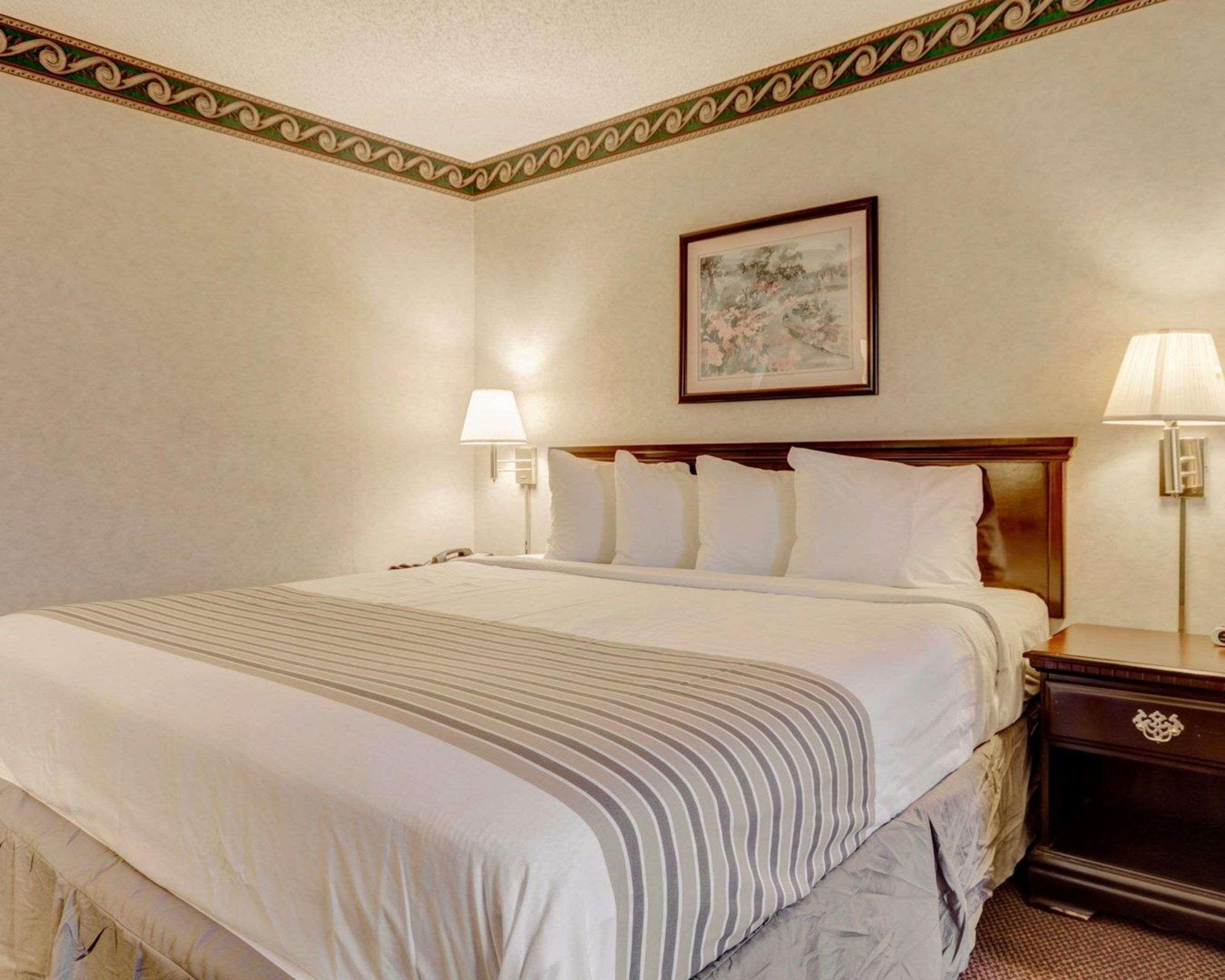 אל פאסו Econo Lodge Inn & Suites מראה חיצוני תמונה