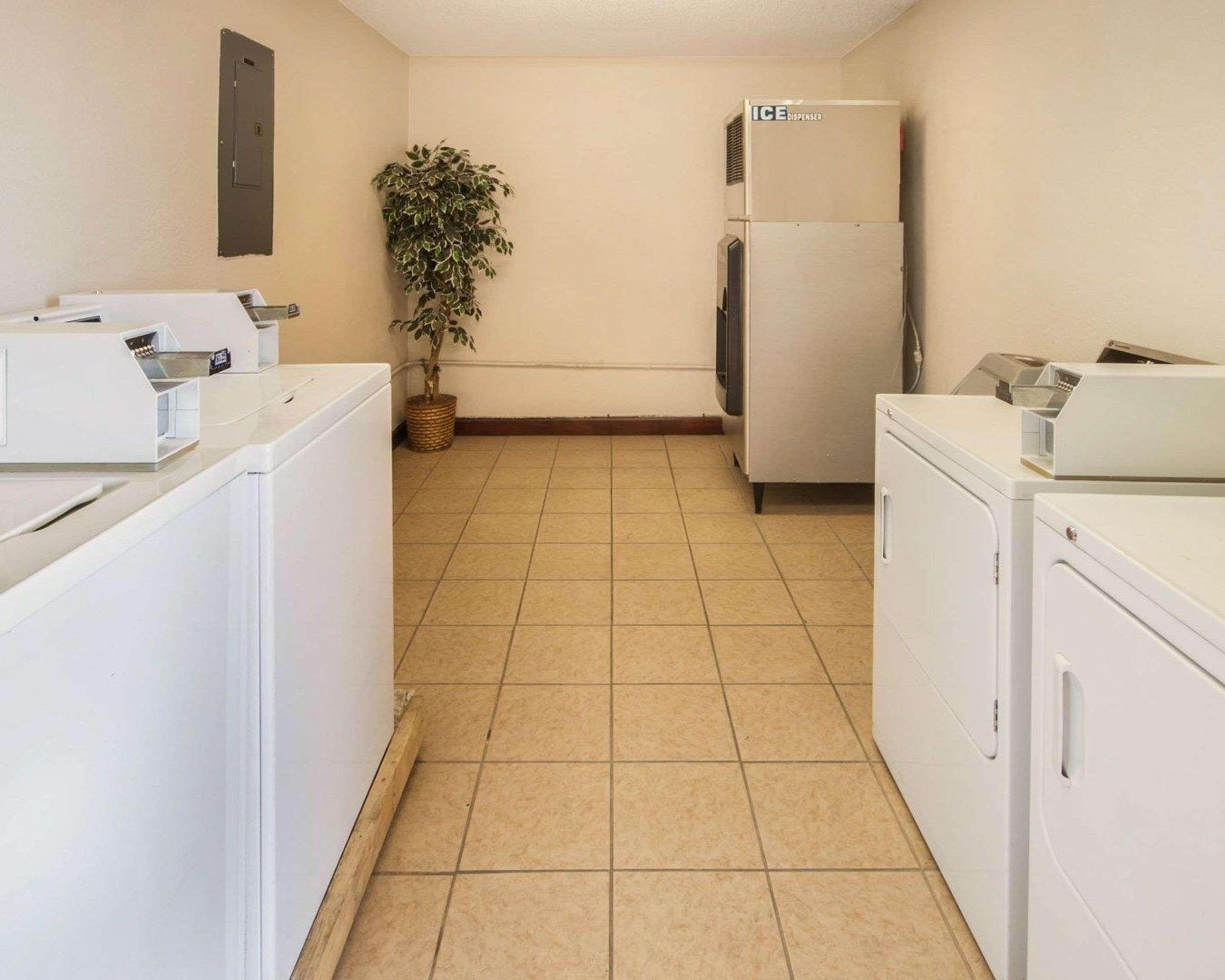 אל פאסו Econo Lodge Inn & Suites מראה חיצוני תמונה
