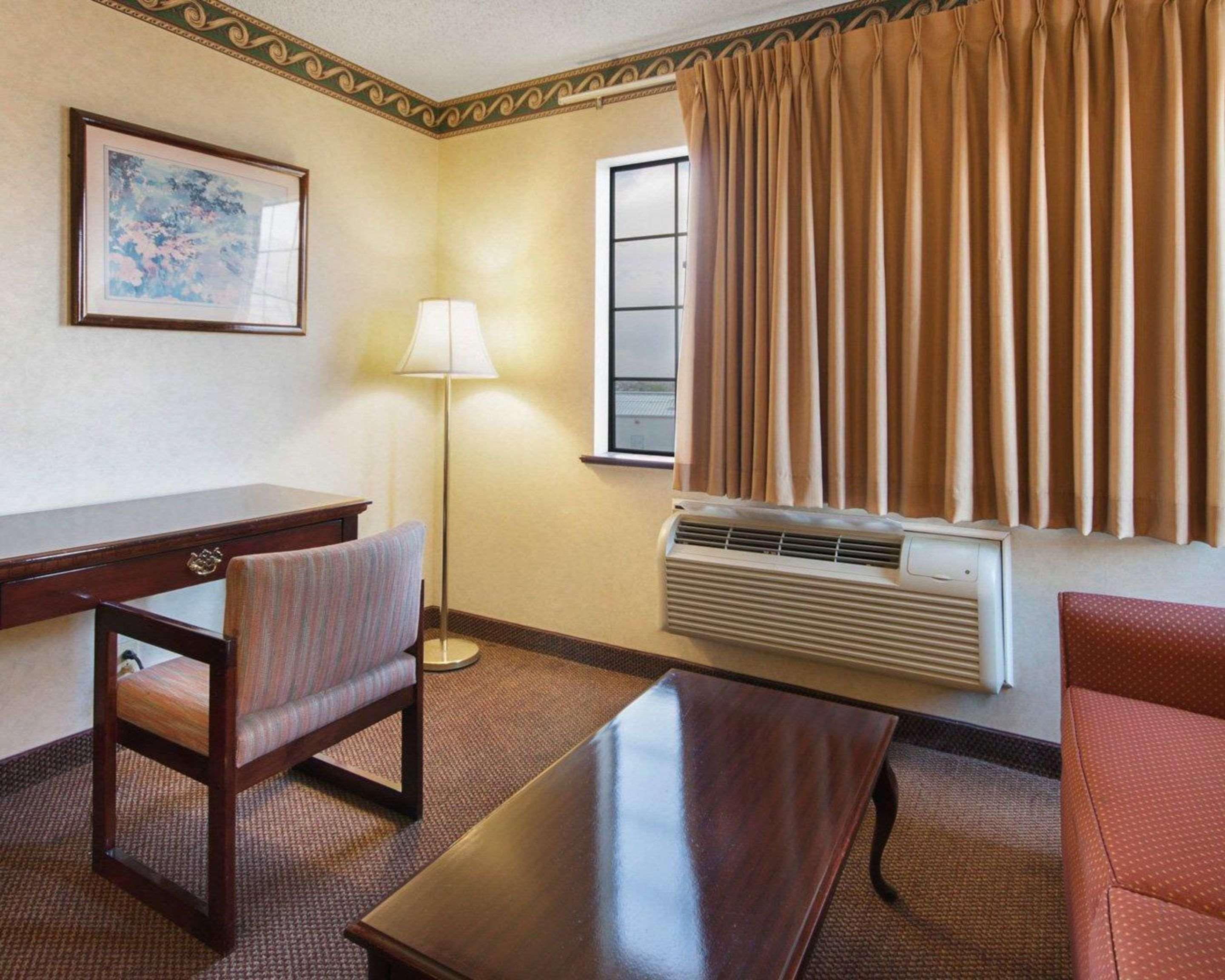 אל פאסו Econo Lodge Inn & Suites מראה חיצוני תמונה