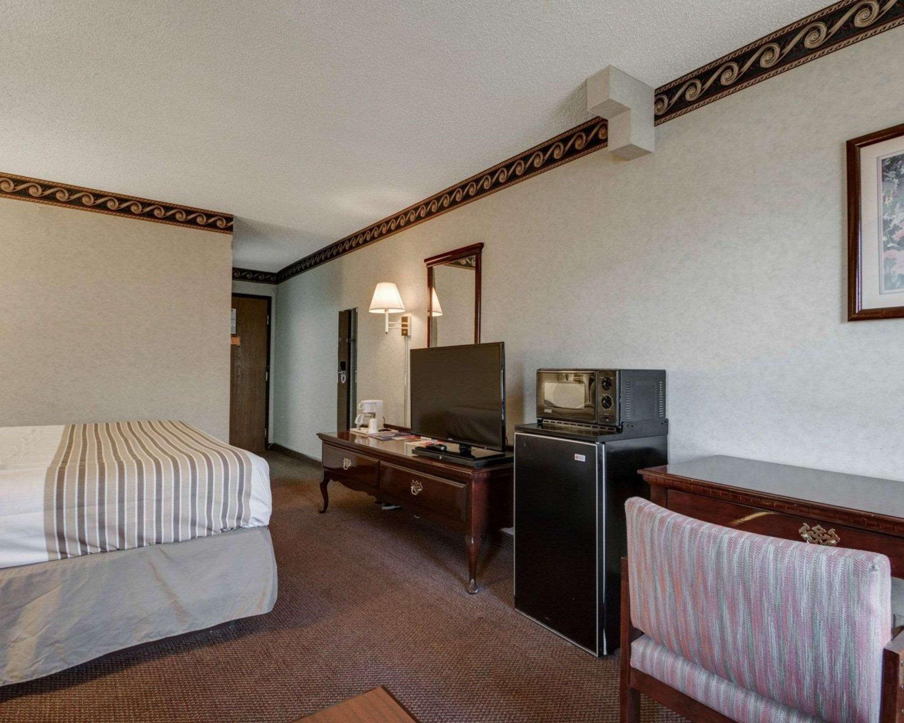 אל פאסו Econo Lodge Inn & Suites מראה חיצוני תמונה