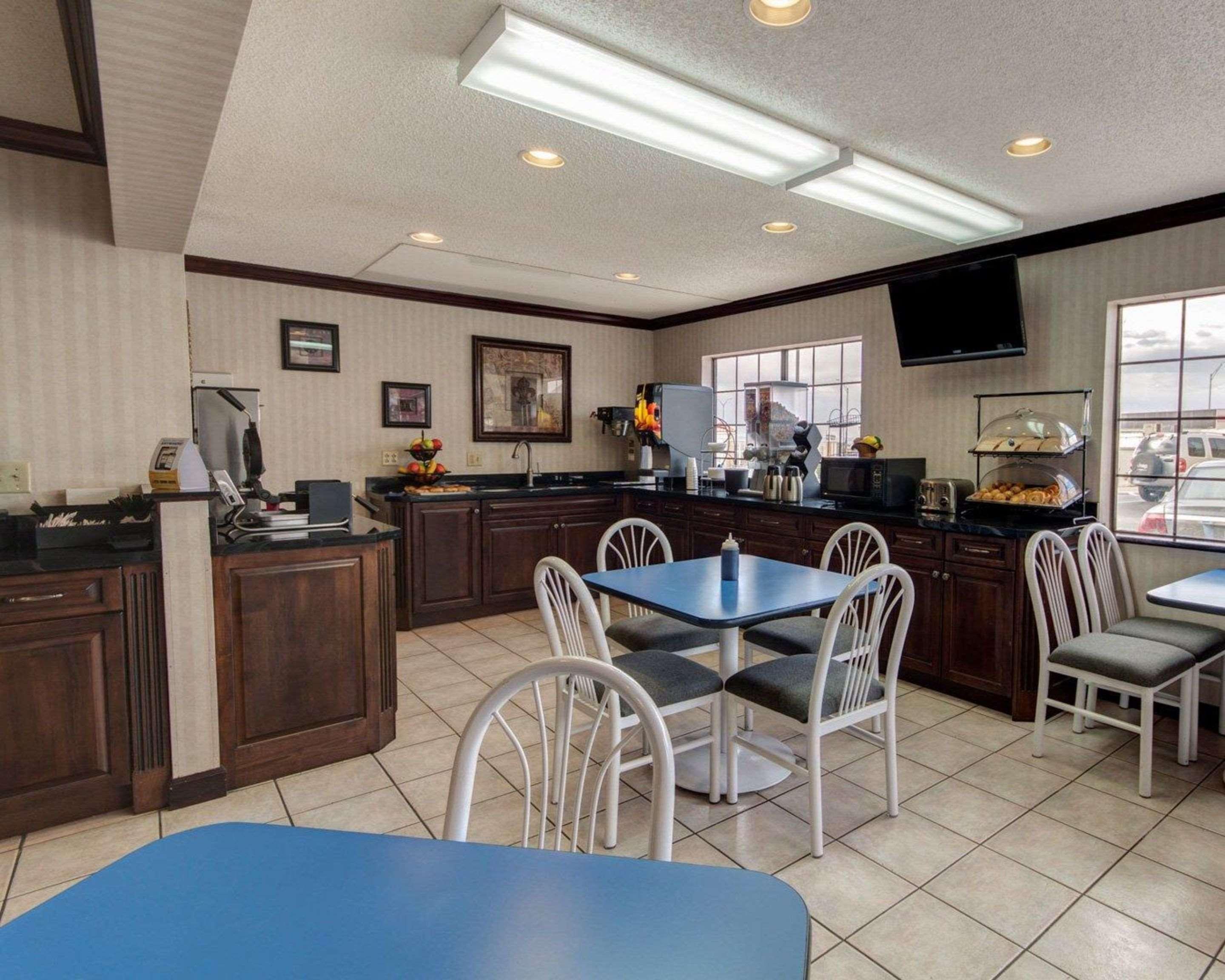 אל פאסו Econo Lodge Inn & Suites מראה חיצוני תמונה