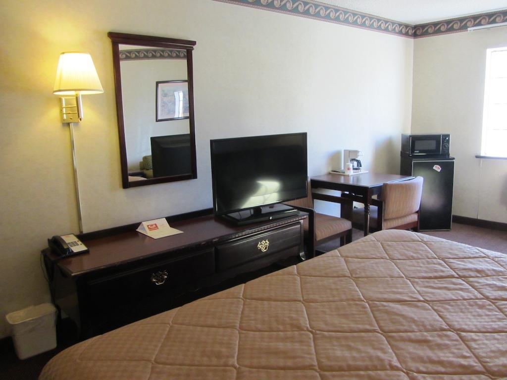 אל פאסו Econo Lodge Inn & Suites מראה חיצוני תמונה
